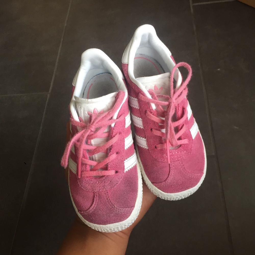 LITTLE GIRLS ADIDAS GAZELLE SHOES!